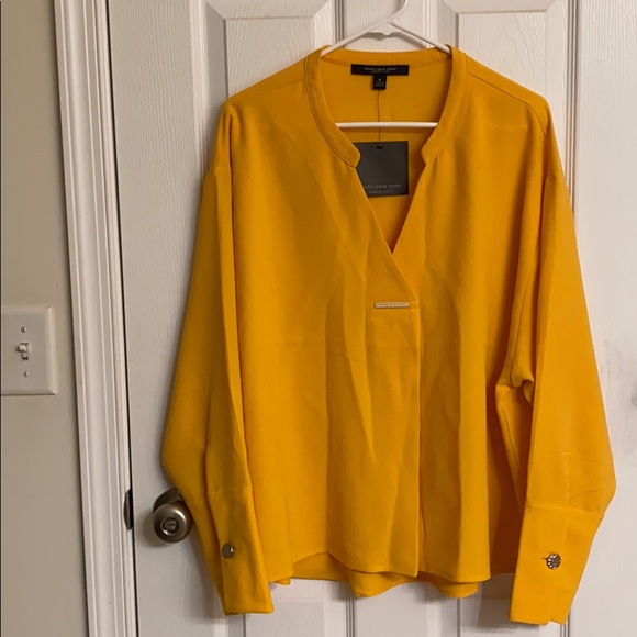 NEW Andrew Marc Gold Sexy Blouse Pleated Detail Polyester Spandex Size Large - Picture 1 of 9